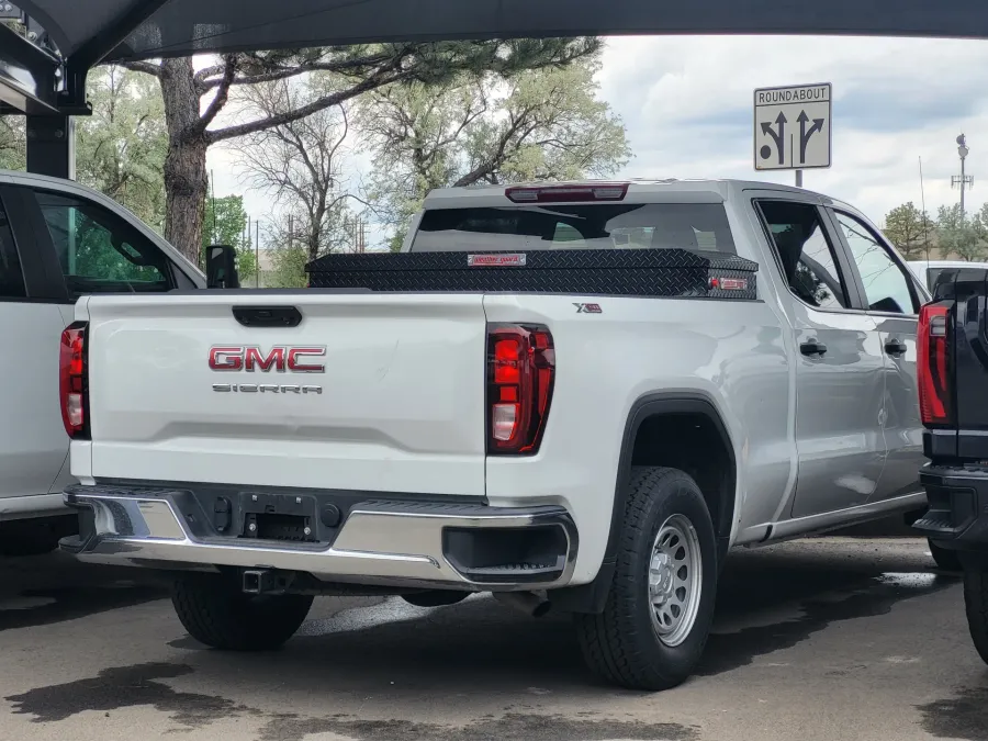 2025 GMC Sierra 1500 Pro | Photo 2 of 5
