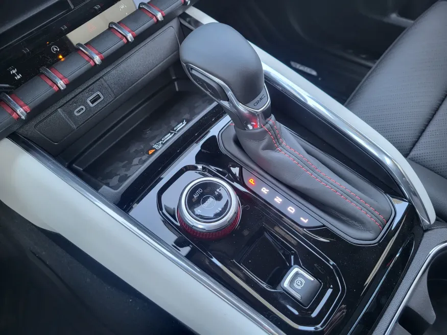 2026 GMC Canyon 4WD AT4X | Photo 17 of 25