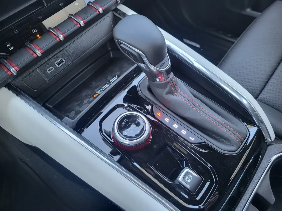 2026 GMC Canyon 4WD AT4X | Photo 17 of 25