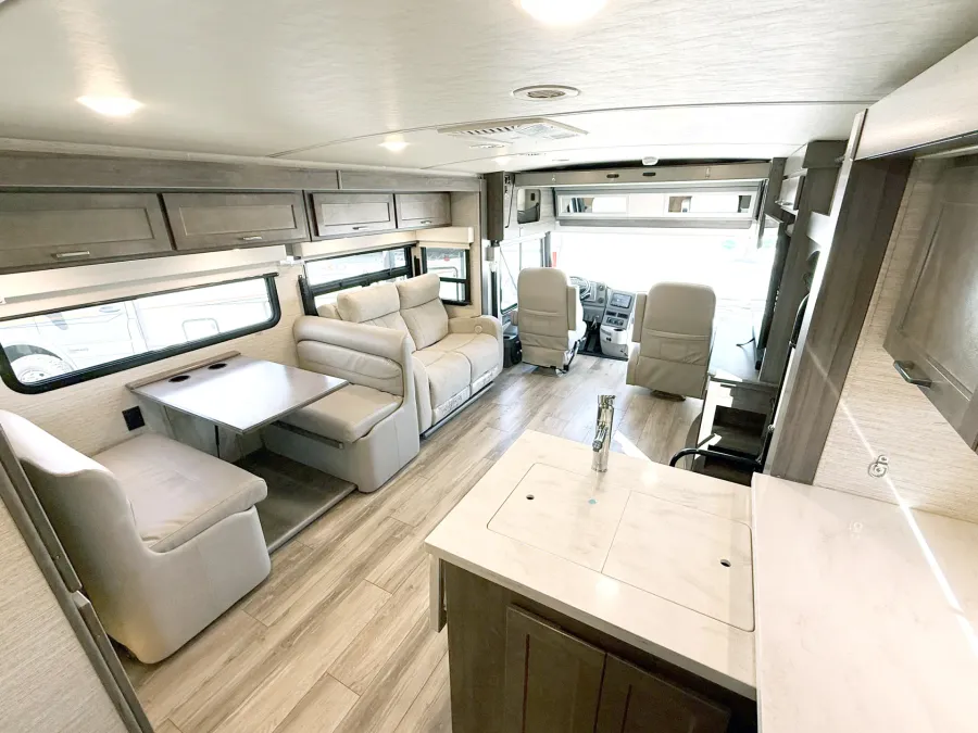 2022 Winnebago Forza 34T | Photo 12 of 17