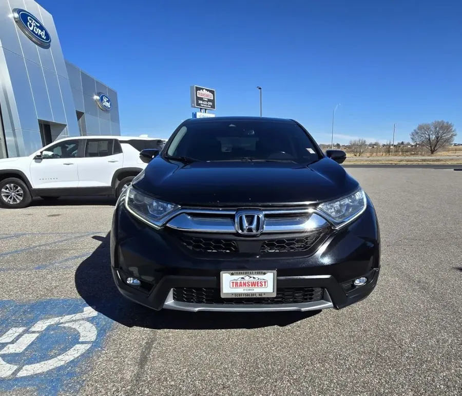 2017 Honda CR-V | Photo 2 of 28