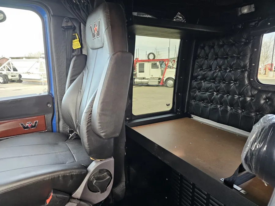 2020 Western Star 4900FA | Photo 9 of 28