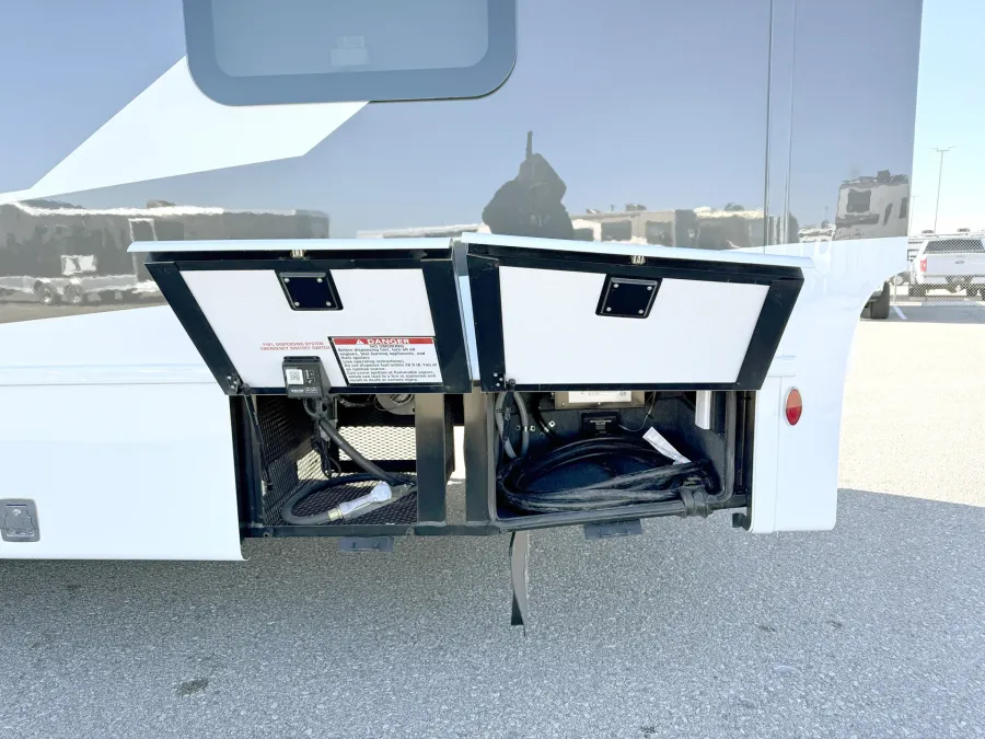 2026 Newmar Canyon Star 3947 | Photo 30 of 33