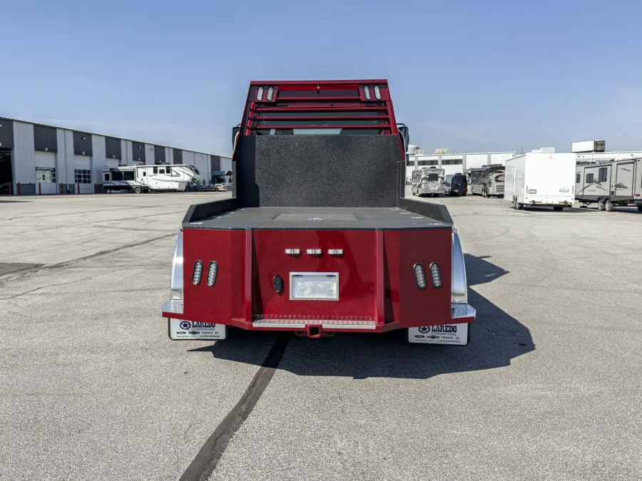 2024 Freightliner M2 106 Laredo | Photo 6 of 25