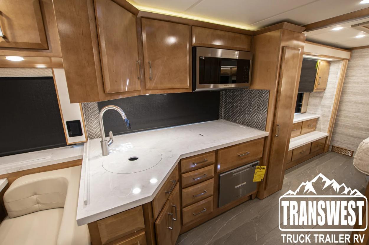 2023 Newmar New Aire 3547 | Photo 15 of 42