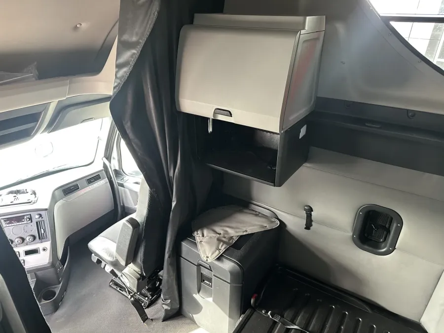 2022 Freightliner Cascadia | Photo 14 of 22