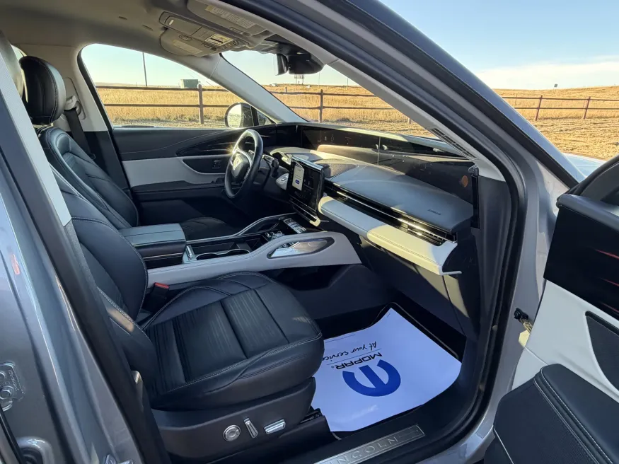 2024 Lincoln Nautilus Reserve | Photo 13 of 22