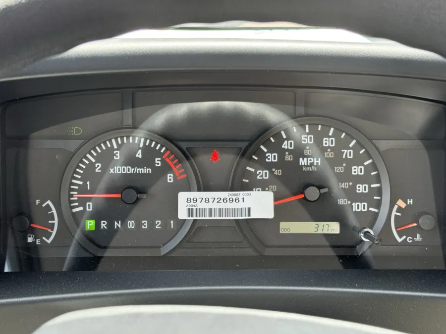 2025 Isuzu NRR GAS | Photo 17 of 21