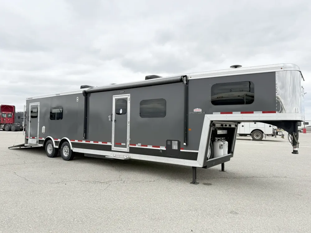 2022 Logan Coach Ultimate Sports Hauler