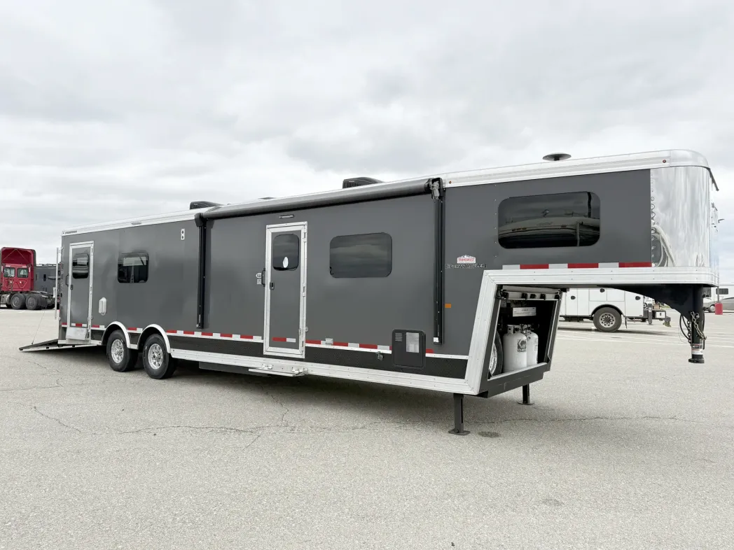 2022 Logan Coach Ultimate Sports Hauler 