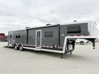 2022 Logan Coach Ultimate Sports Hauler