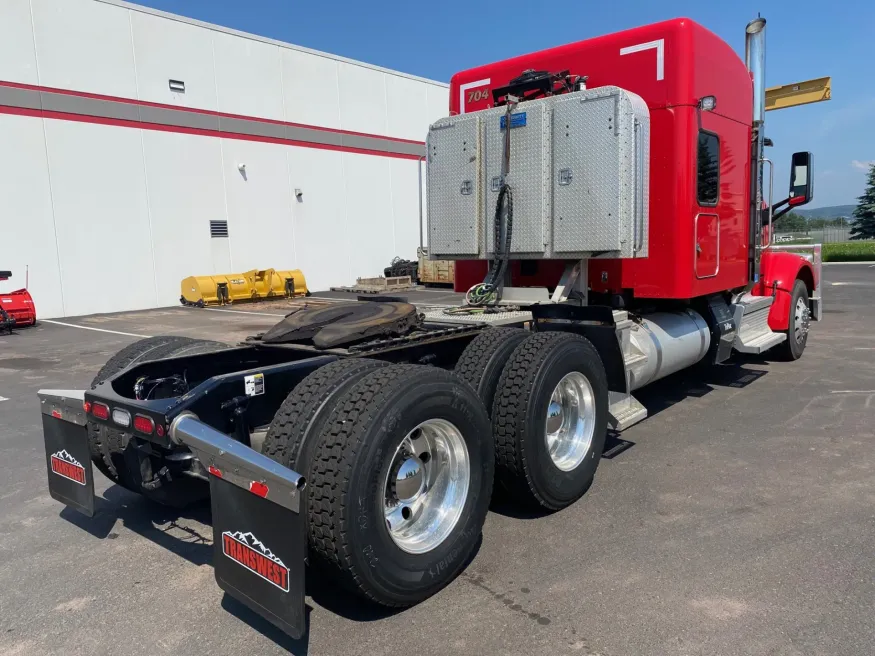 2022 Peterbilt 567 | Photo 6 of 25