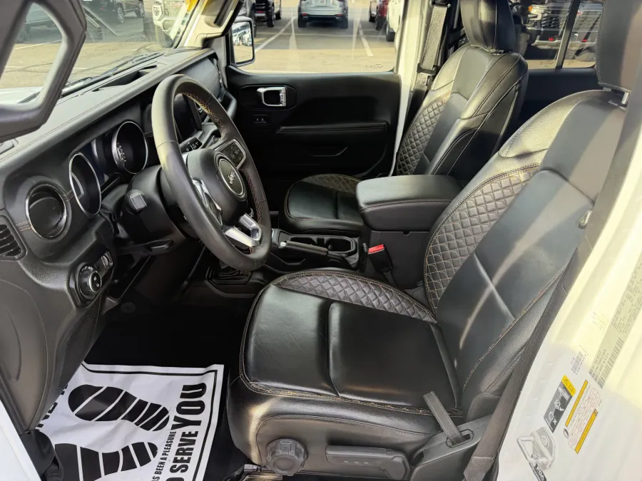 2023 Jeep Gladiator High Altitude | Photo 12 of 18