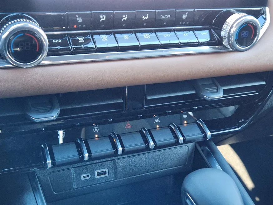 2026 GMC Canyon 4WD AT4 | Photo 14 of 23