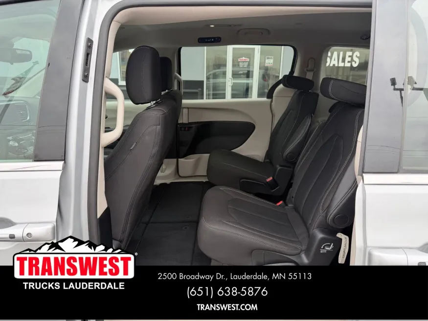 2024 Chrysler Voyager LX | Photo 15 of 23
