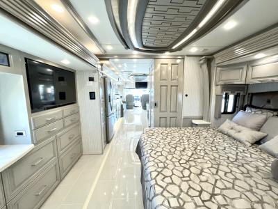 2023 Newmar London Aire 4521 | Thumbnail Photo 32 of 48