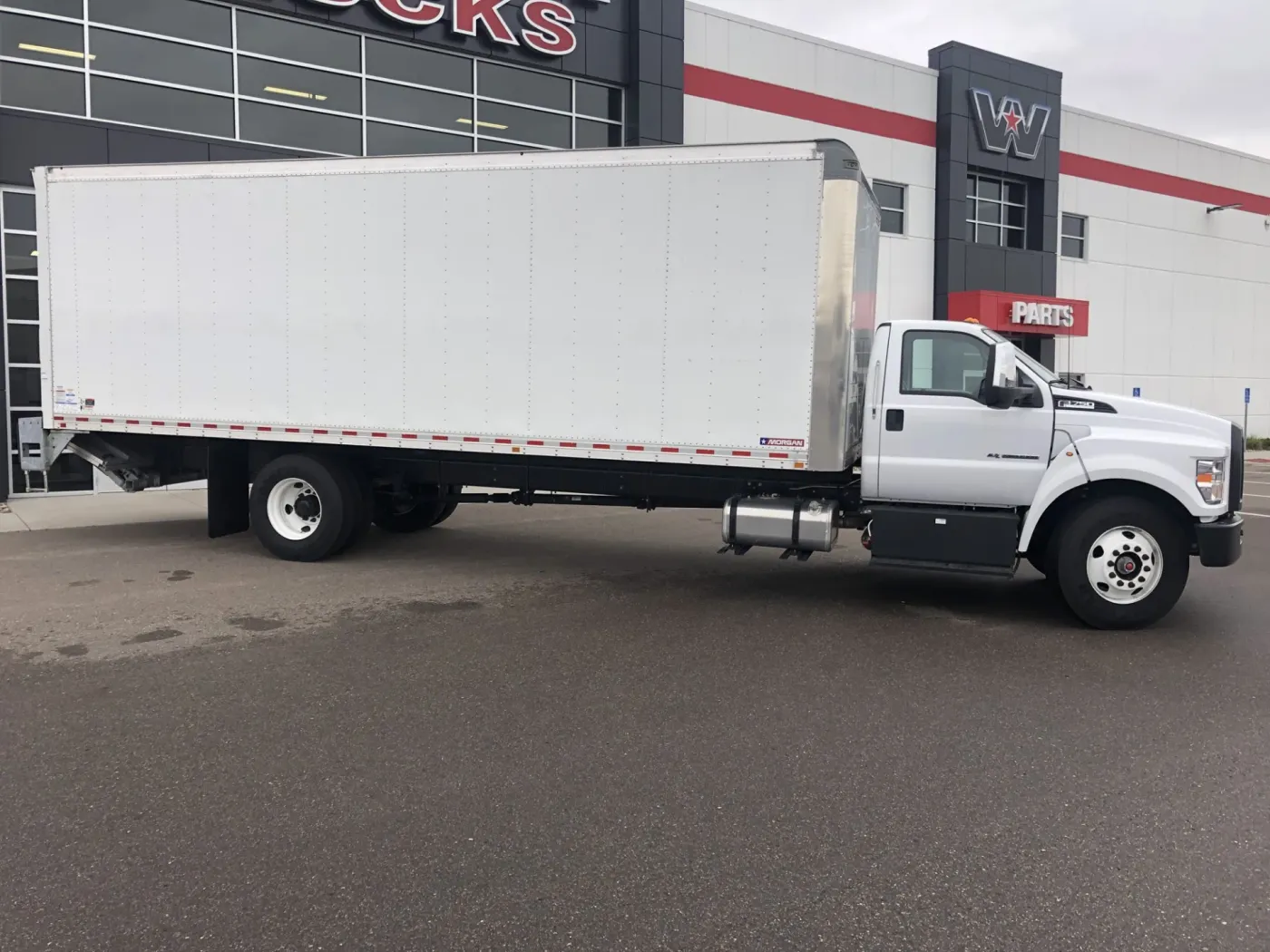 2023 Ford F750 | Photo 3 of 8