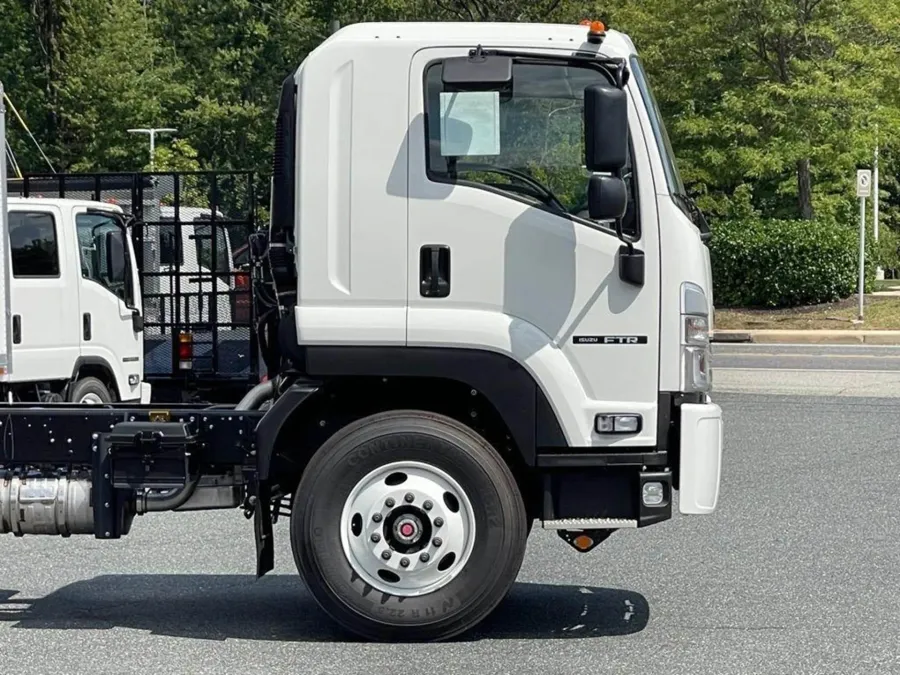 2025 Isuzu FTR | Photo 8 of 11