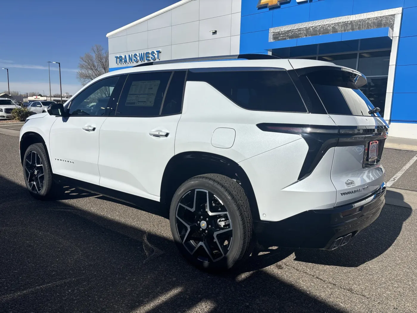 2026 Chevrolet Traverse AWD High Country | Photo 2 of 24