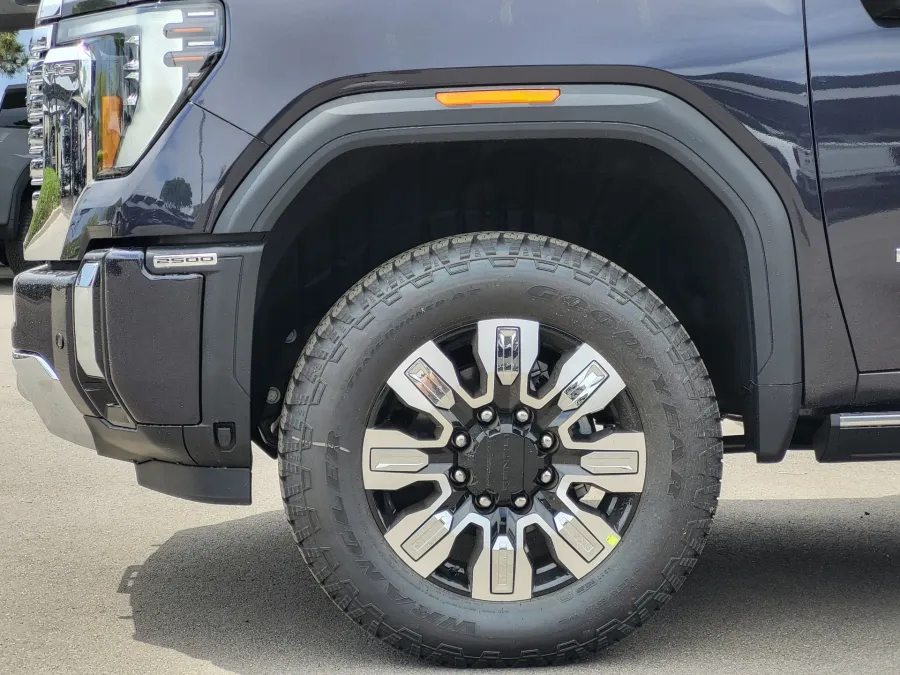 2026 GMC Sierra 2500HD Denali | Photo 8 of 25