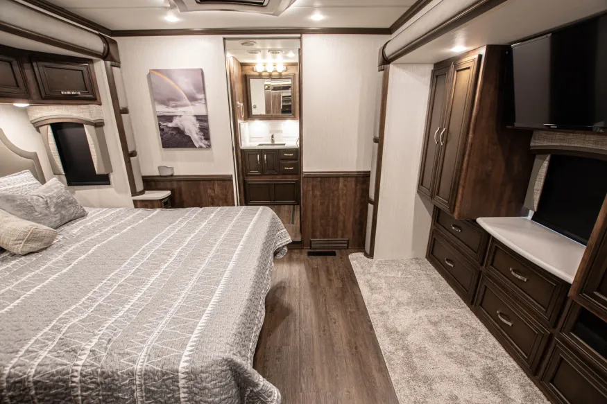 2024 Newmar Kountry Star 3709 | Photo 22 of 25