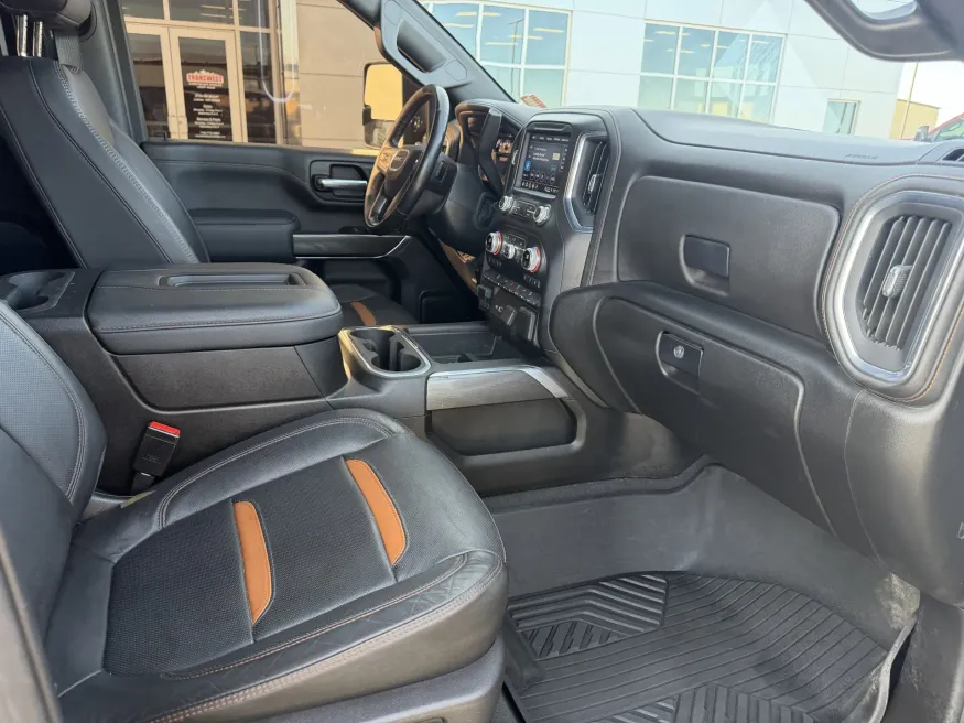 2022 GMC Sierra 2500HD AT4 | Photo 12 of 23