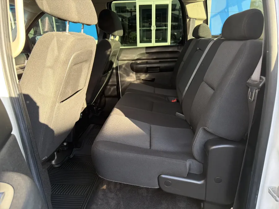 2012 GMC Sierra 1500 SLE | Photo 9 of 17