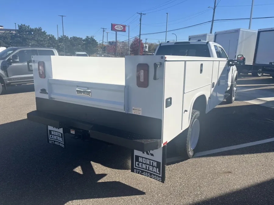 2025 Ford Super Duty F-550 | Photo 10 of 11