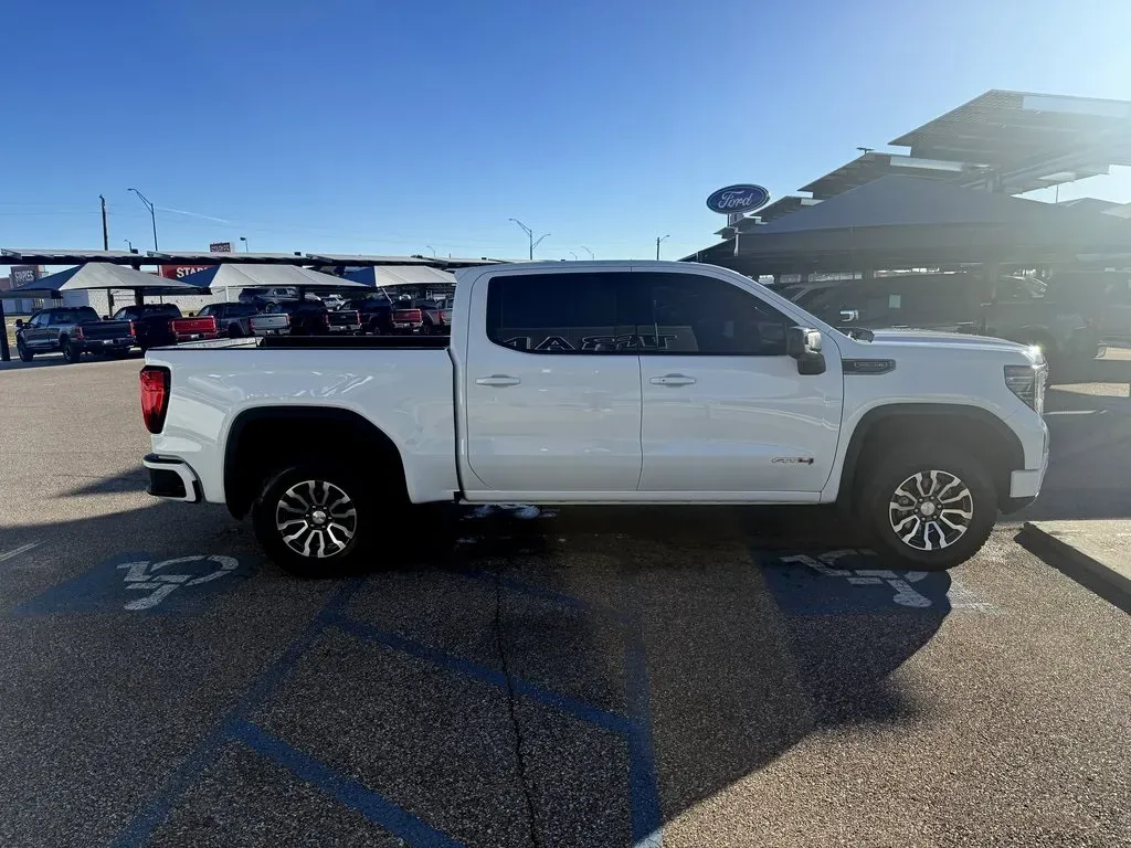 2023 GMC Sierra 1500 | Photo 4 of 29