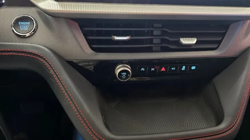 2026 Ford Explorer | Photo 26 of 36