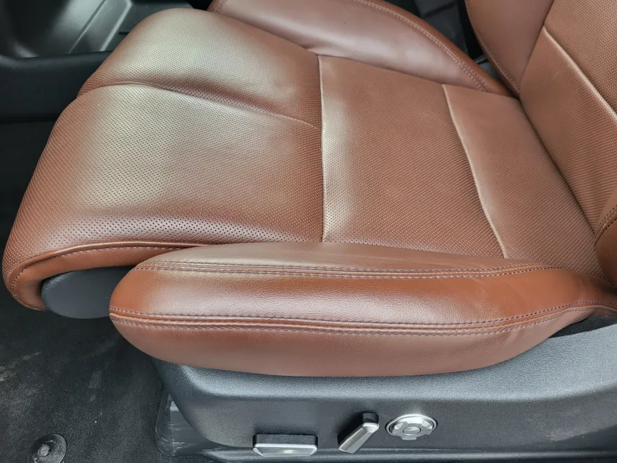2025 Lincoln Navigator Reserve | Photo 19 of 26