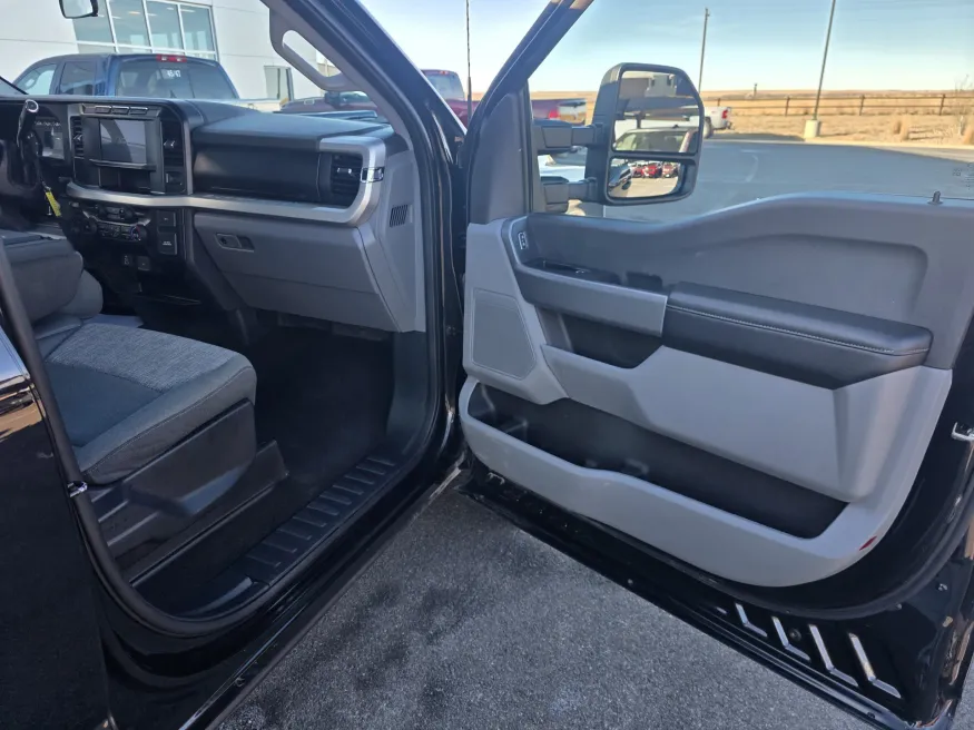 2024 Ford Super Duty F-350 DRW | Photo 15 of 26