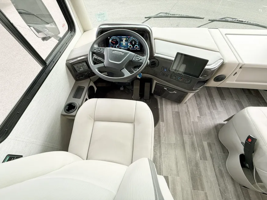2025 Thor Palazzo GT 33.6 | Photo 7 of 30
