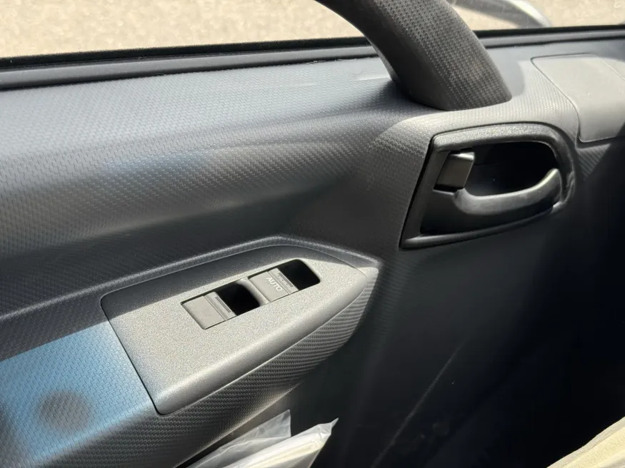 2025 Isuzu NRR GAS | Photo 19 of 21