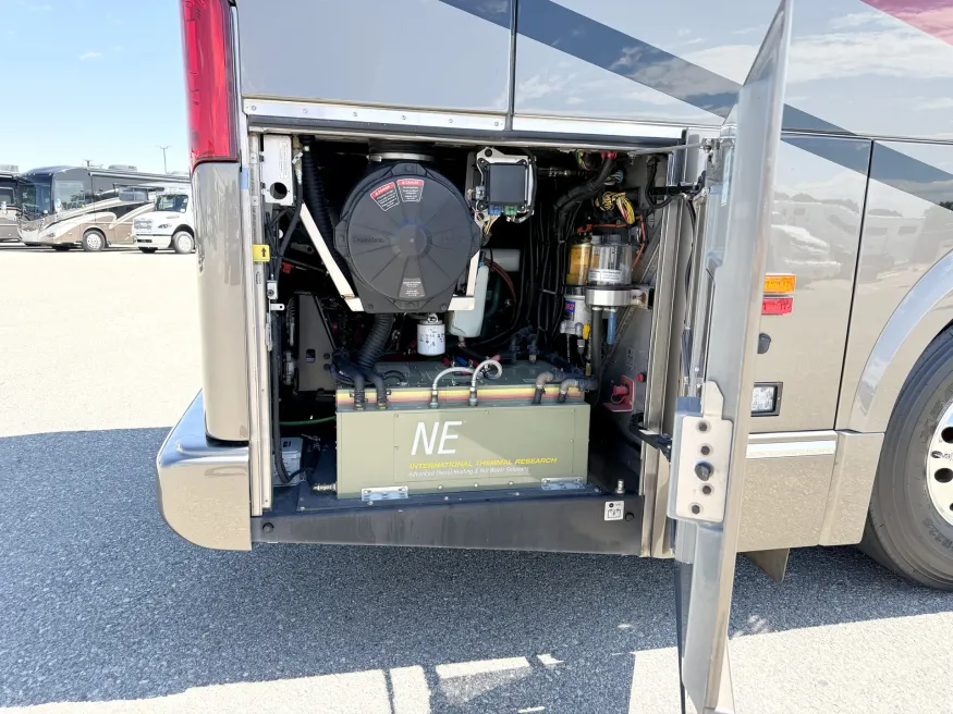 2023 Emerald Prevost H3-45 Double Slide | Photo 11 of 15