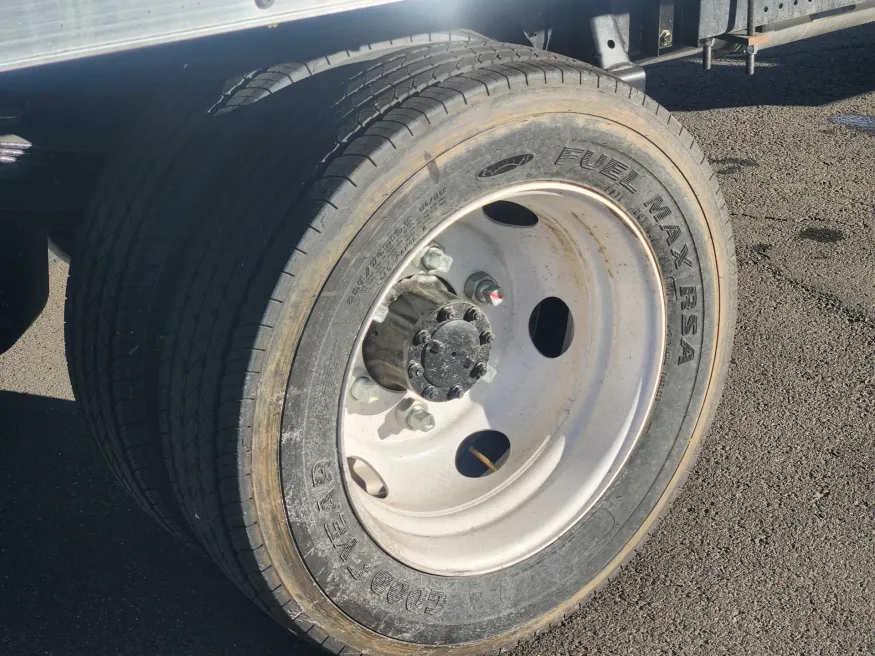 2025 Isuzu NRR | Photo 9 of 21