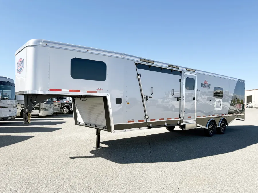 2026 Logan Coach Horse Power | Photo 23 of 24