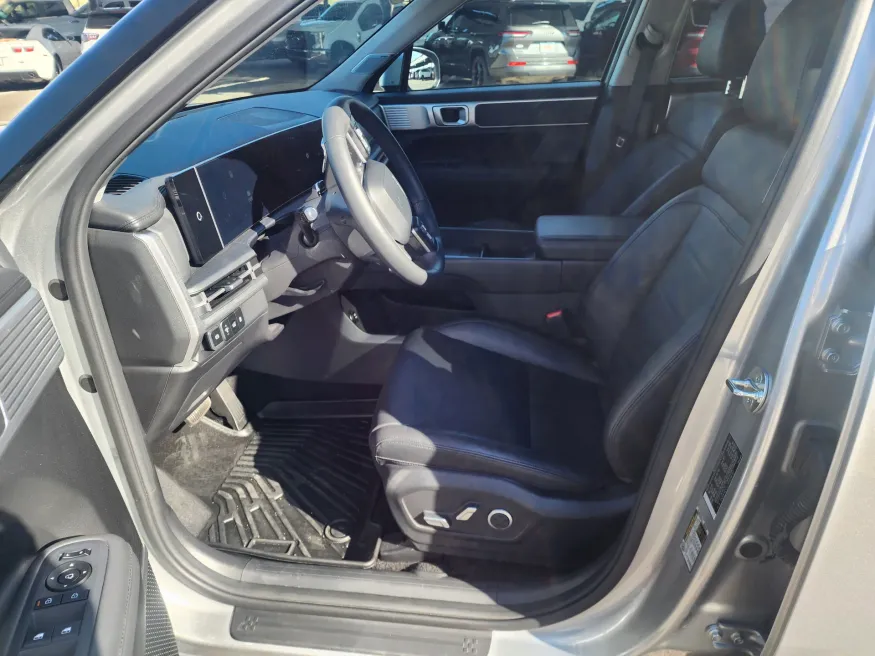 2024 Hyundai Santa Fe Limited | Photo 9 of 30