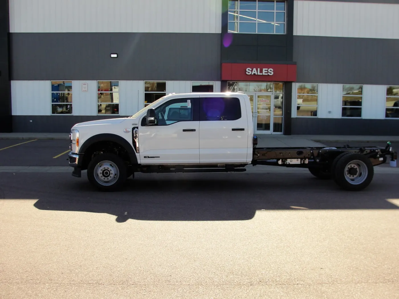 2026 Ford F-550 | Photo 2 of 15