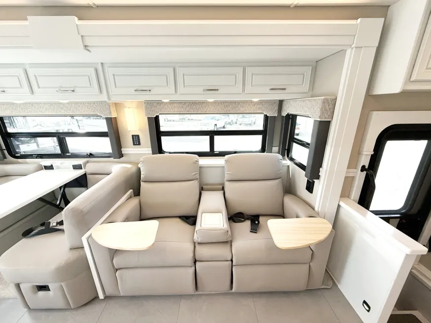 2026 Renegade Verona LE 40LRB | Photo 9 of 31