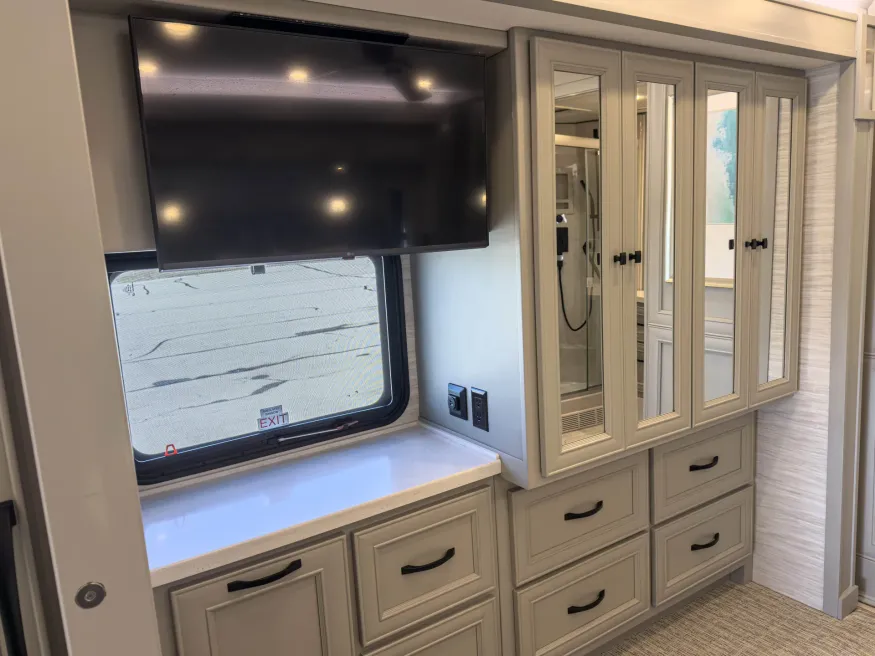 2026 Tiffin Phaeton 37 BH | Photo 27 of 43