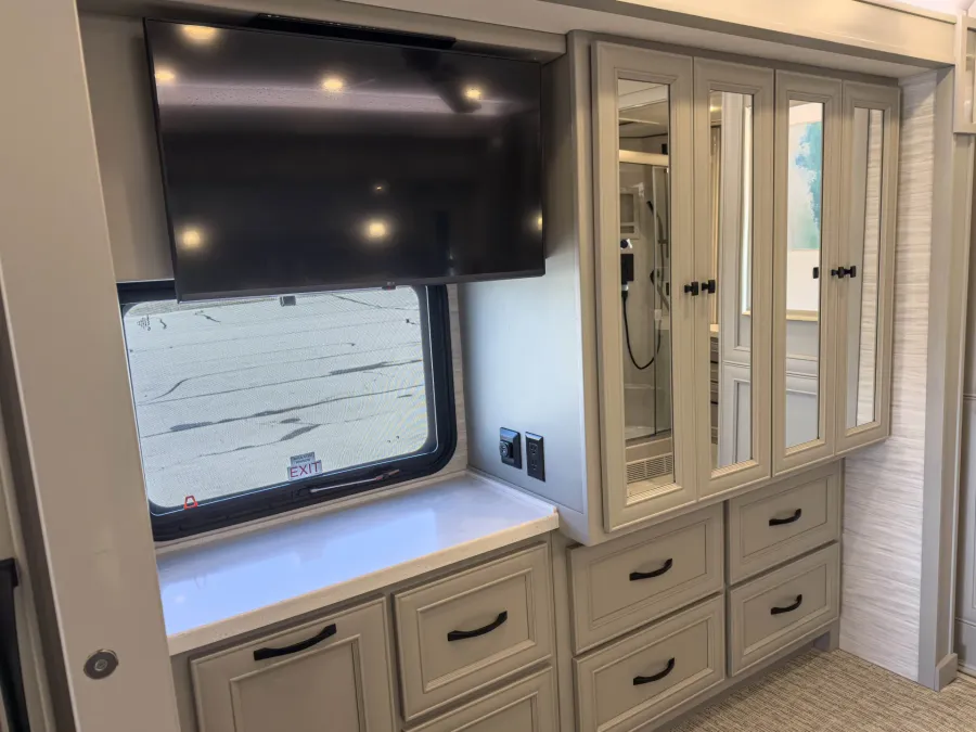 2026 Tiffin Phaeton 37 BH | Photo 27 of 43