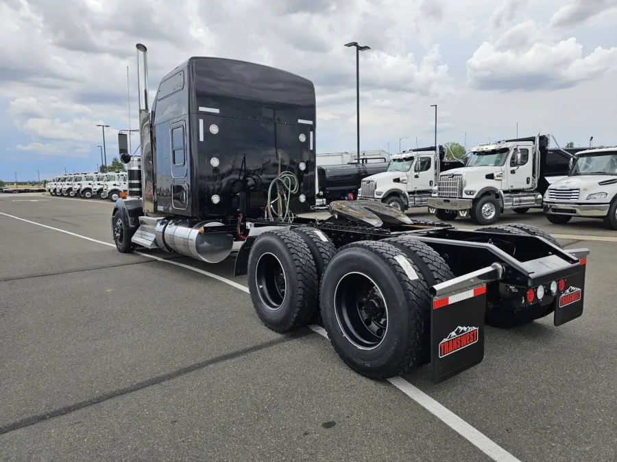 2023 Kenworth W900 | Photo 7 of 21