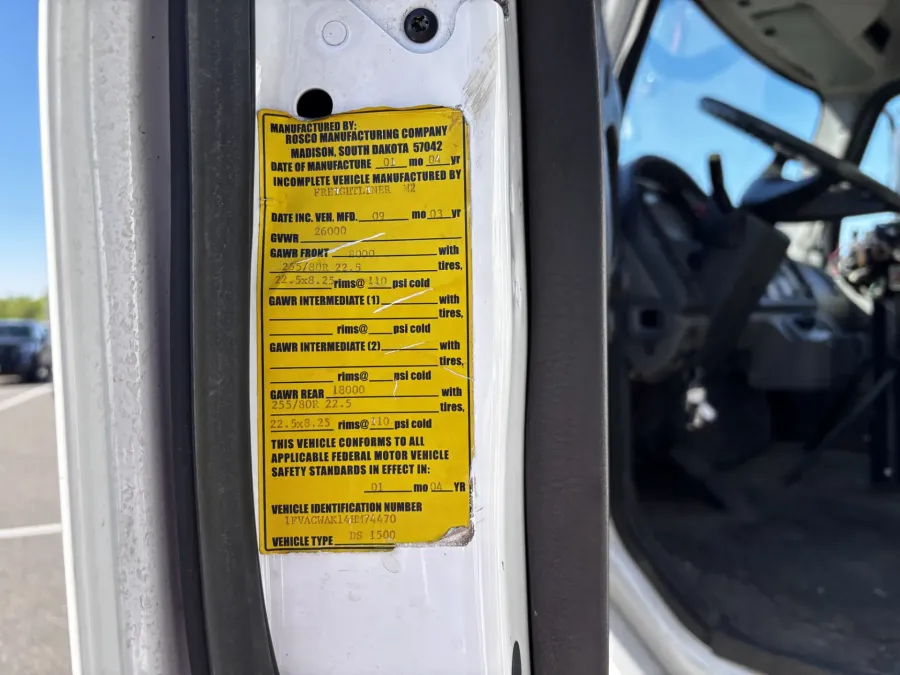 2004 Freightliner M2 106 | Photo 20 of 21