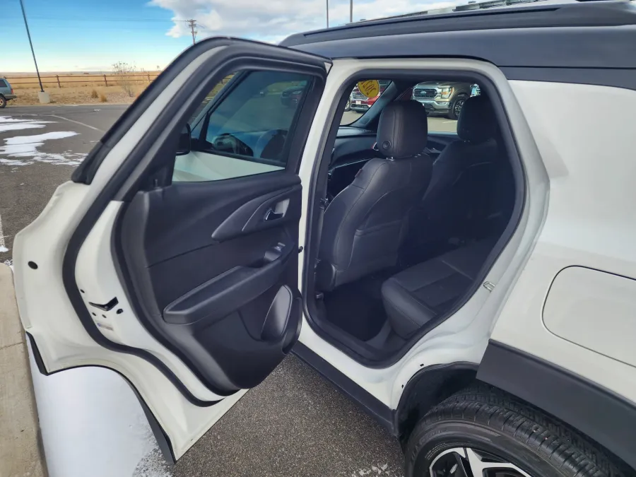2021 Chevrolet Trailblazer RS | Photo 10 of 23