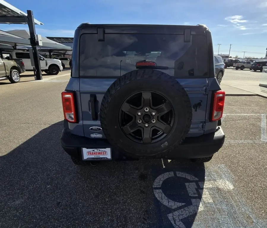 2025 Ford Bronco | Photo 7 of 29