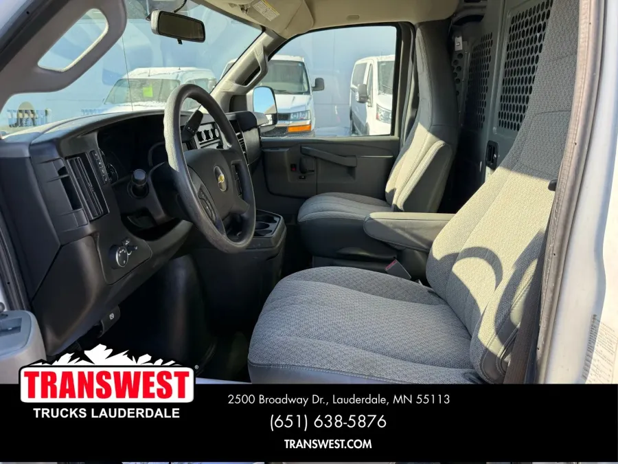 2017 Chevrolet Express 3500 Work Van | Photo 4 of 20