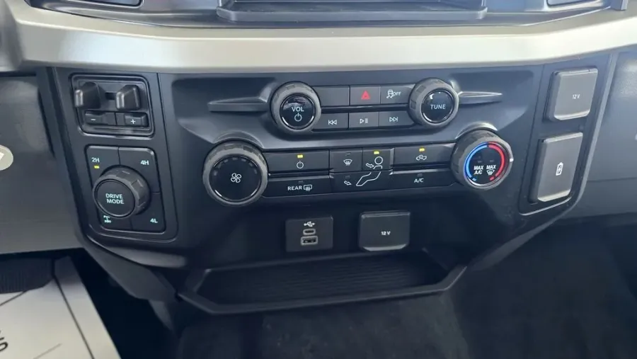 2026 Ford Super Duty F-350 | Photo 23 of 31