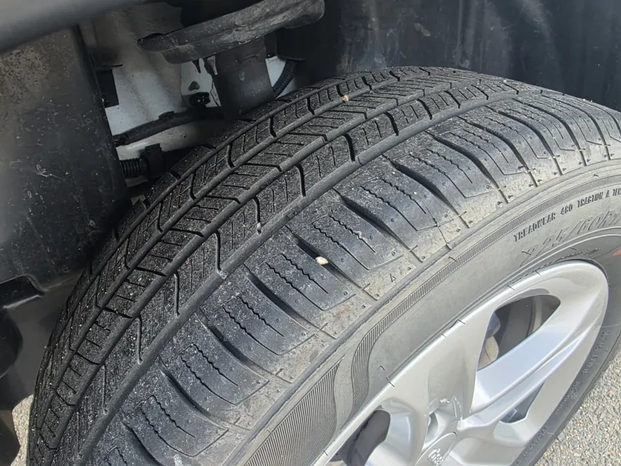2024 Jeep Compass Latitude | Photo 8 of 21