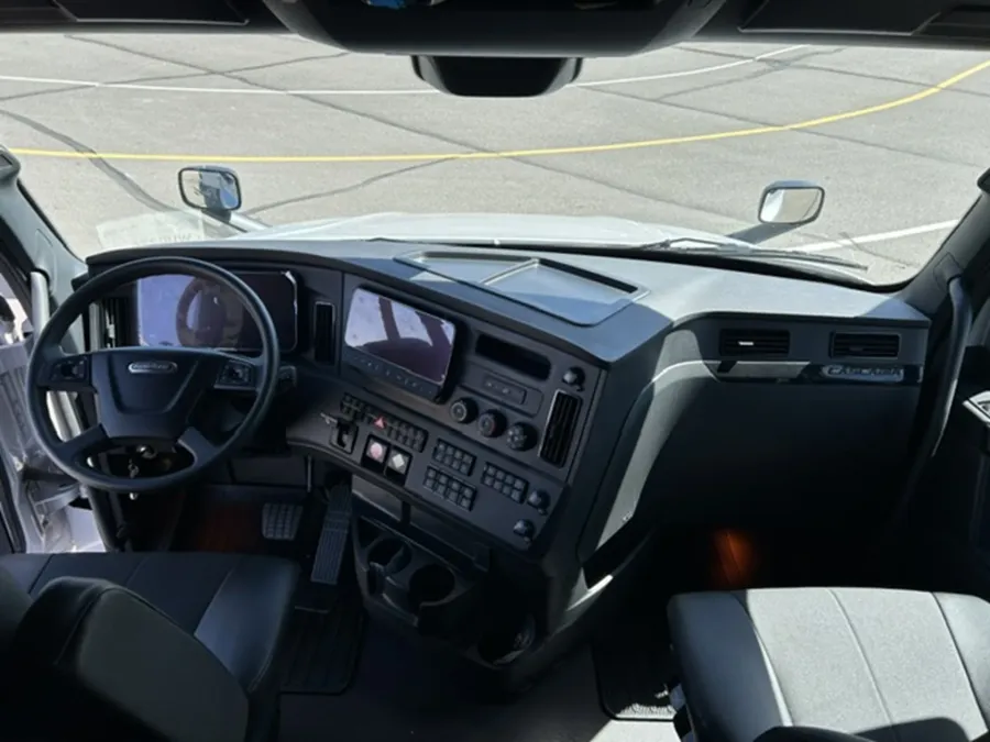 2026 Freightliner PJ126SLP | Photo 15 of 18
